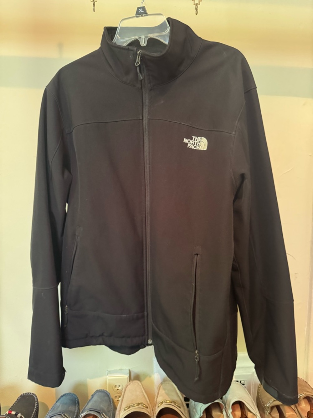The North Face Men's Black Full-Zip Softshell Jacket